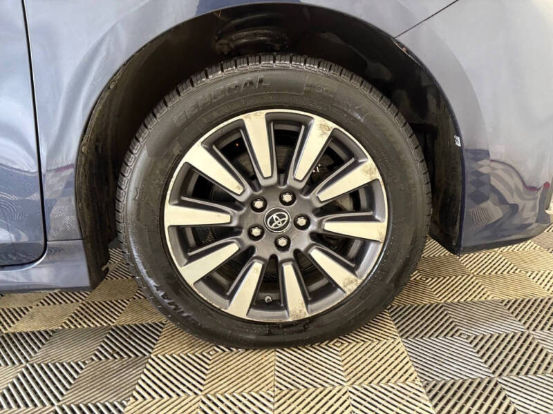 2018 Toyota Sienna LE 7-Passenger