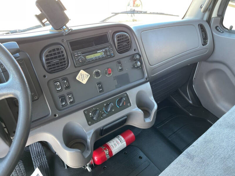 2013 Freightliner Business class M2