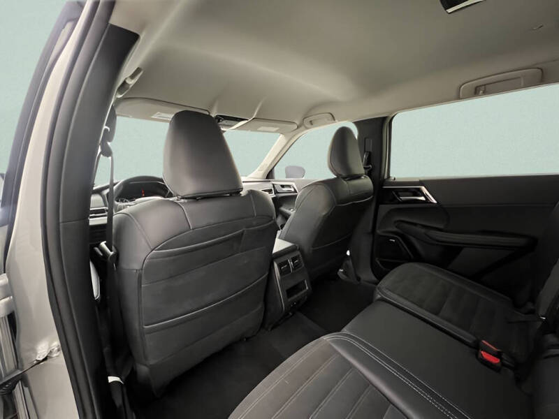 2025 Mitsubishi Outlander SE