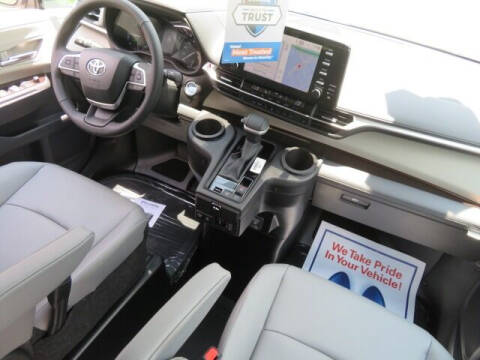 2024 Toyota Sienna XLE 8-Passenger