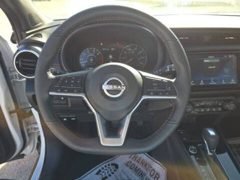 2023 Nissan Kicks SR