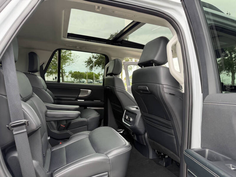 2025 Ford Expedition Platinum