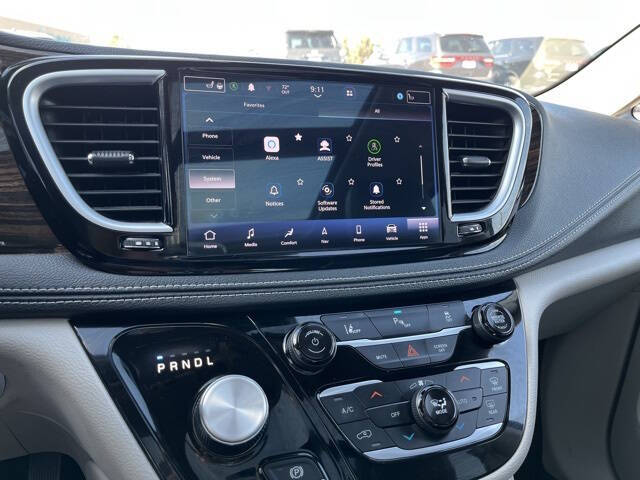 2023 Chrysler Pacifica Plug-In Hybrid Limited