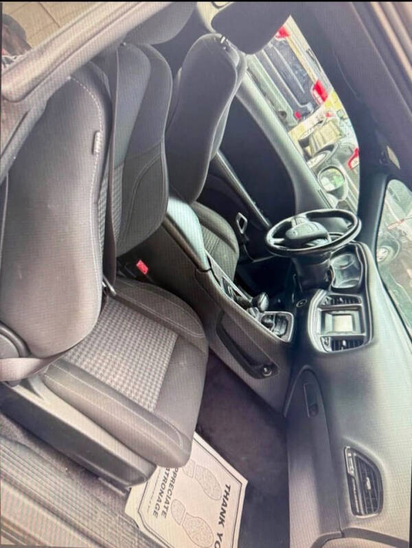 2017 Dodge Challenger SXT Plus