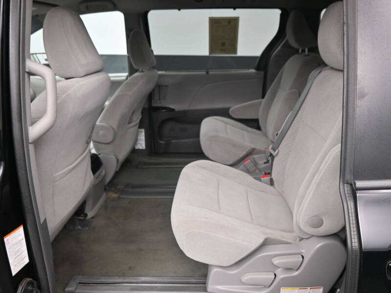 2017 Toyota Sienna LE 8-Passenger