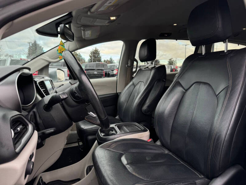 2020 Chrysler Pacifica Touring L