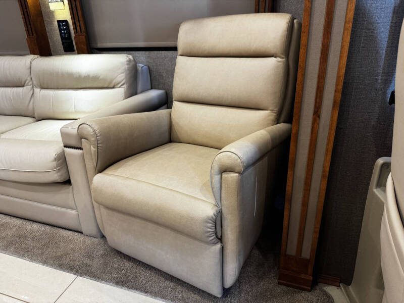 2018 Tiffin Allegro RED