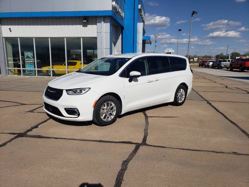 Used 2023 Chrysler Pacifica Touring L with VIN 2C4RC1BG5PR578271 for sale in Beloit, KS