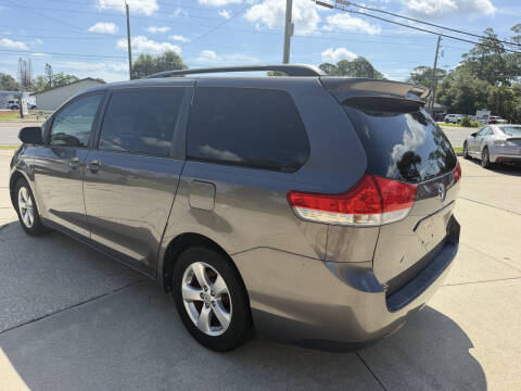 2014 Toyota Sienna LE 7-Passenger Auto Access Seat
