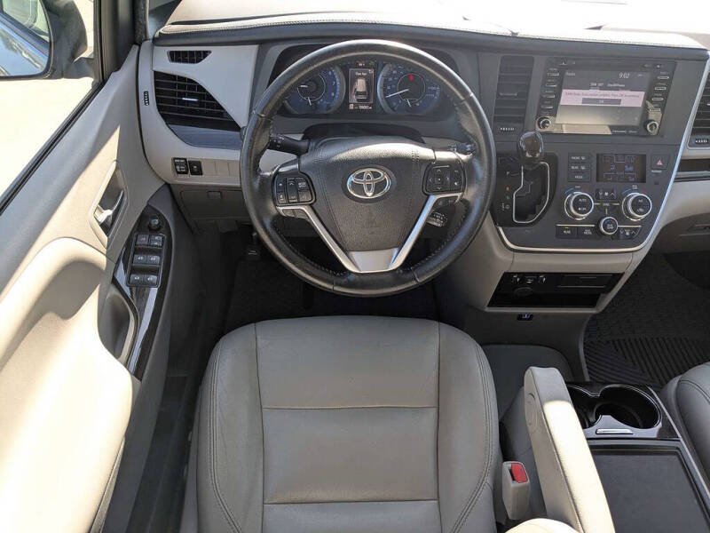 2020 Toyota Sienna XLE 8-Passenger
