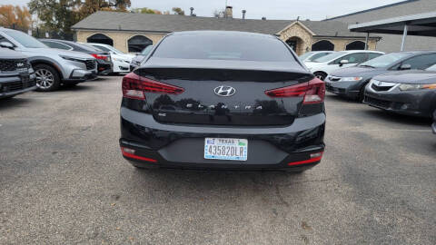 2019 Hyundai Elantra SE