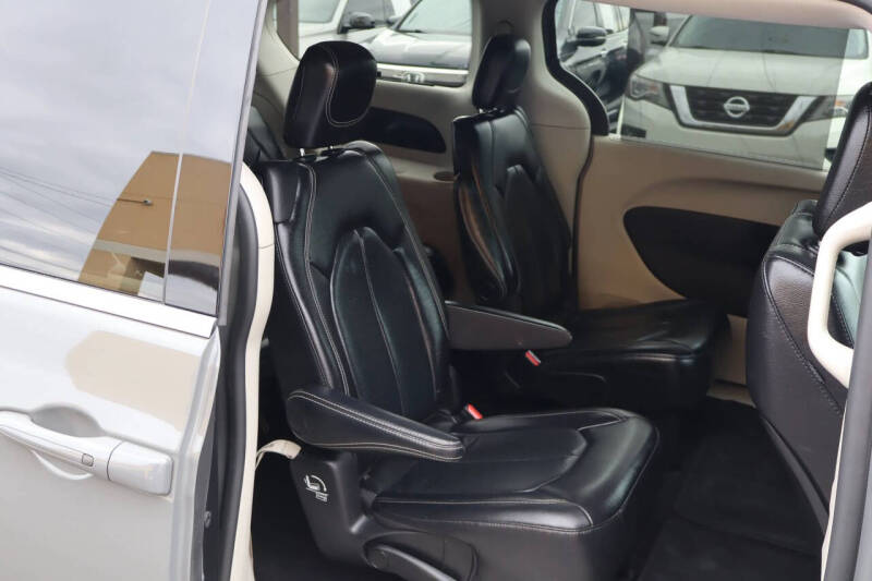 2022 Chrysler Pacifica Touring L