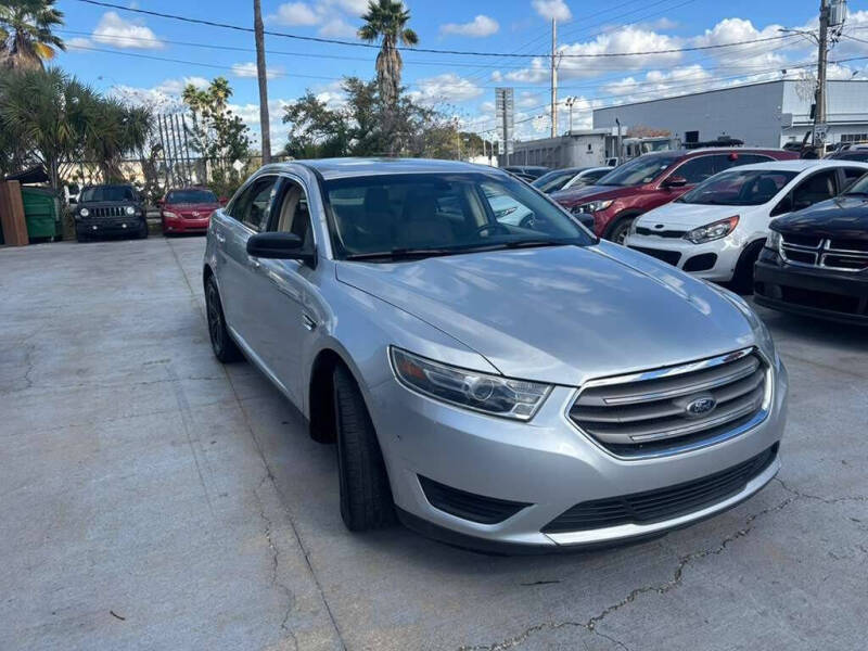 2017 Ford Taurus SE