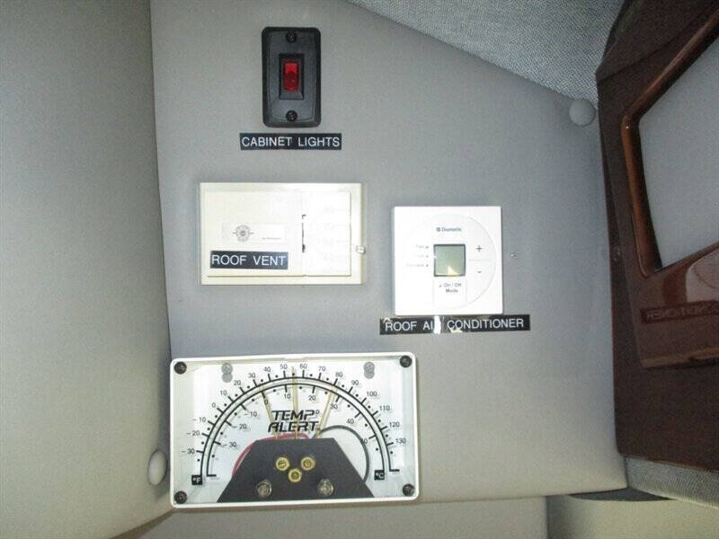 2004 Ford E-Series E-250 SD