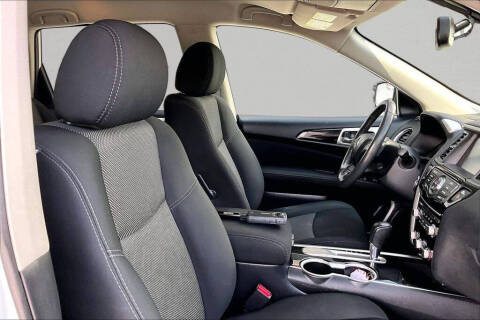 2017 Nissan Pathfinder SV
