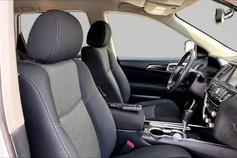 2017 Nissan Pathfinder SV