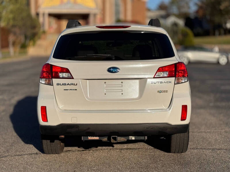 2013 Subaru Outback Premium photo 7