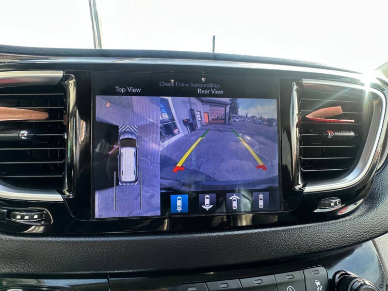 2017 Chrysler Pacifica Touring-L Plus