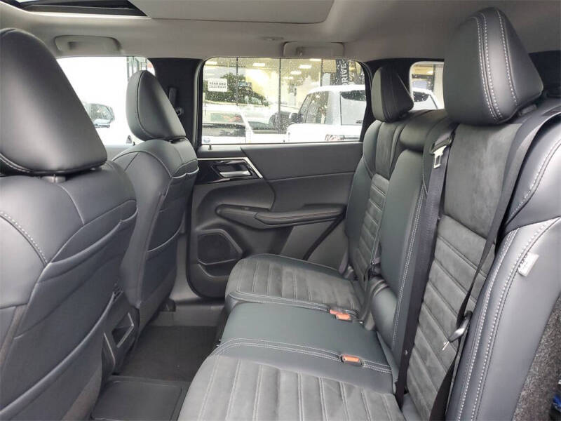 2025 Mitsubishi Outlander PHEV SE