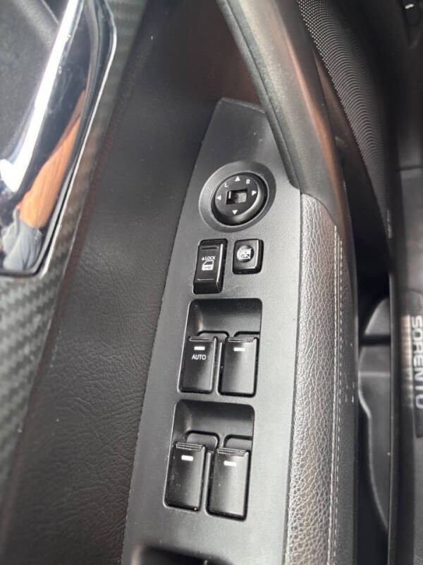 2011 Kia Sorento SX