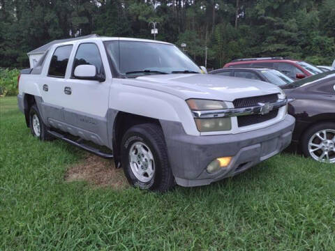 2004 Chevrolet Avalanche for sale at Town Auto Sales LLC in New Bern NC