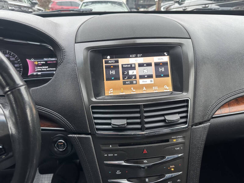 2019 Lincoln MKT Reserve