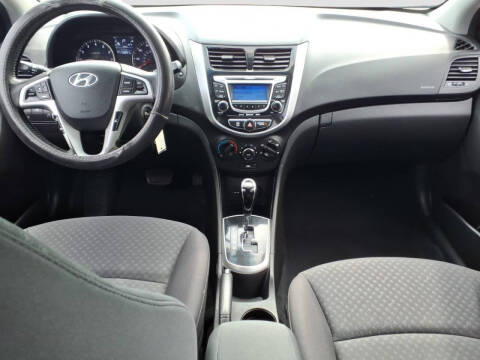 2013 Hyundai Accent SE