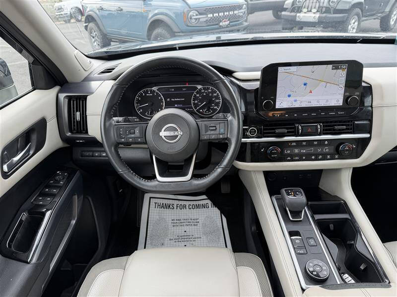 2022 Nissan Pathfinder SL