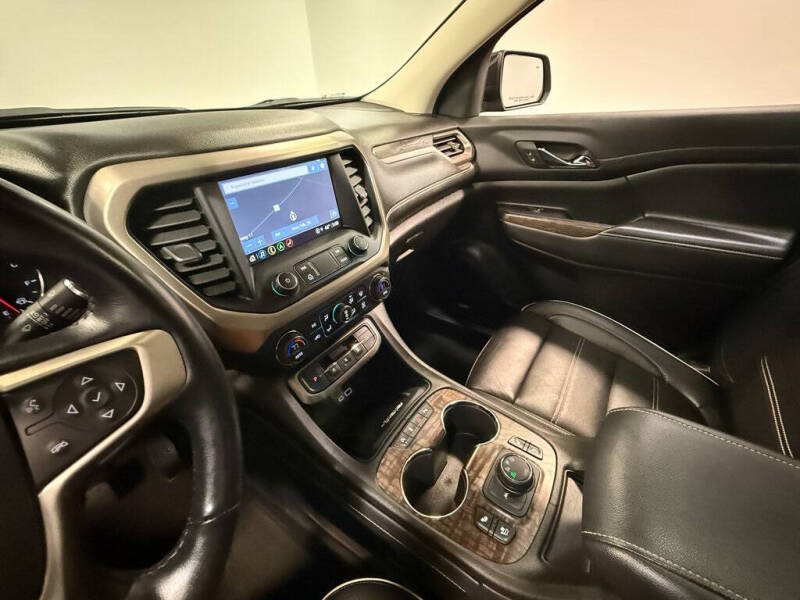 2022 GMC Acadia Denali