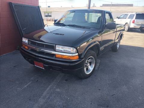 2000 Chevrolet S-10 for sale at KENNEDY AUTO CENTER in Bradley IL