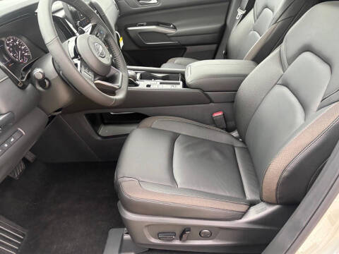 2025 Nissan Pathfinder SL