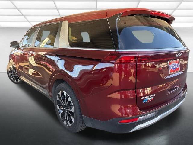 2024 Kia Carnival EX