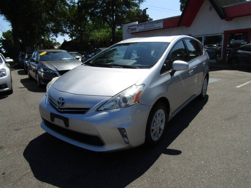 2012 Toyota Prius v Two
