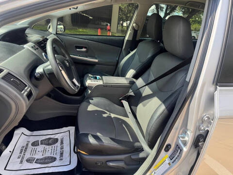 2013 Toyota Prius v Three