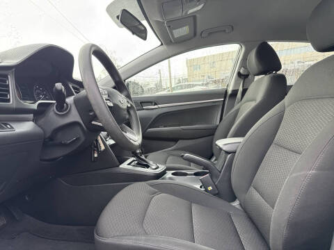 2019 Hyundai Elantra SE