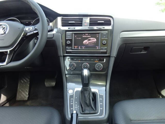 2021 Volkswagen Golf GTI SE