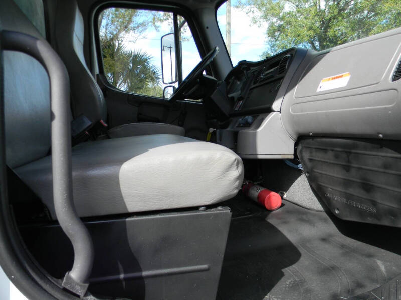 2017 Freightliner M2 106