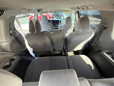 2016 Toyota Sienna LE 8-Passenger
