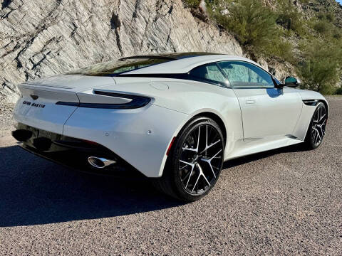 2025 Aston Martin DB12 V8