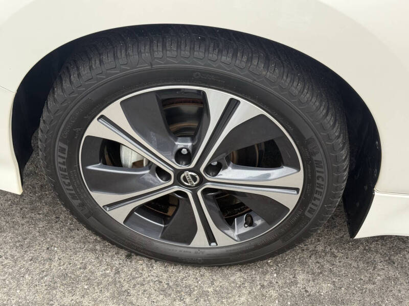 2022 Nissan LEAF SL PLUS