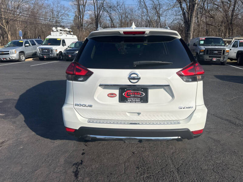 2017 Nissan Rogue SV photo 6