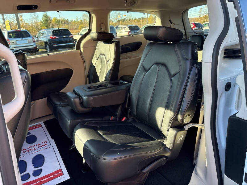 2017 Chrysler Pacifica Touring-L Plus