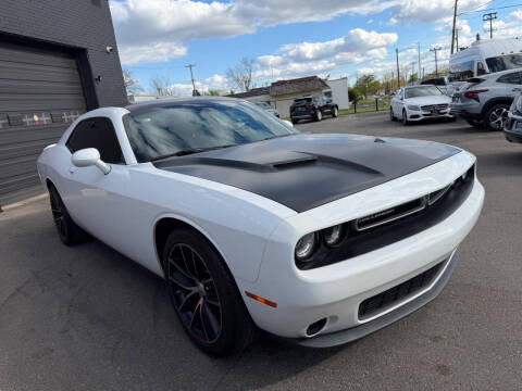 2017 Dodge Challenger SXT Plus