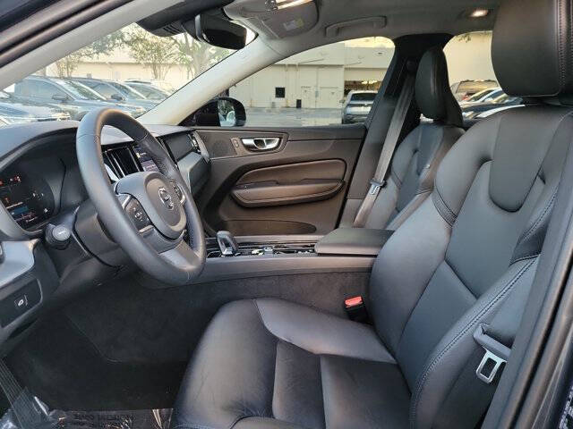 2024 Volvo XC60 B5 Core Dark Theme