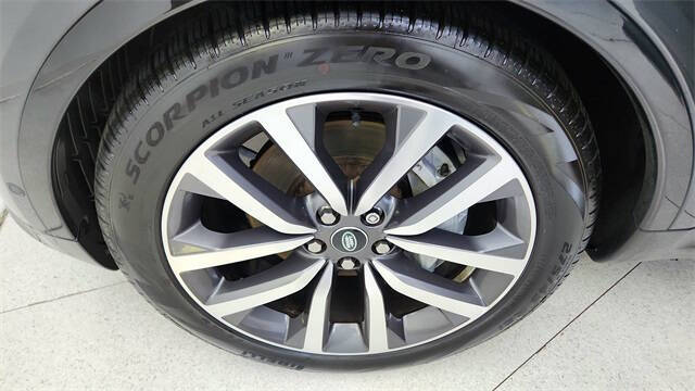 2024 Land Rover Discovery P300 Dynamic SE