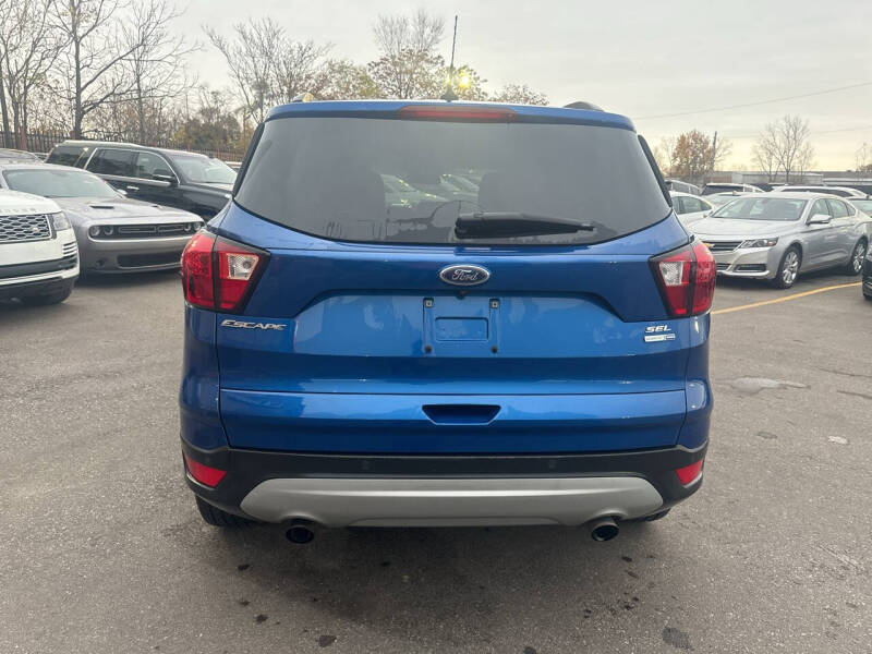 2019 Ford Escape SEL photo 7