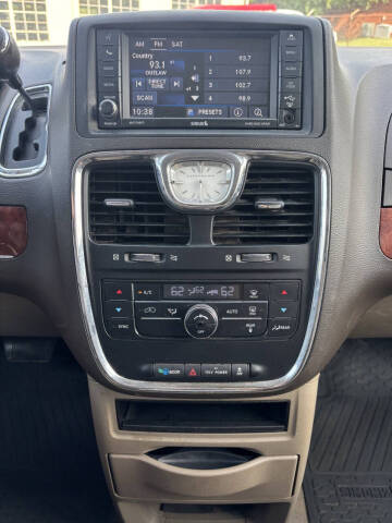 2013 Chrysler Town and Country Touring