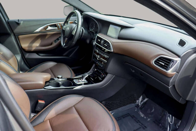 2018 Infiniti QX30 Essential