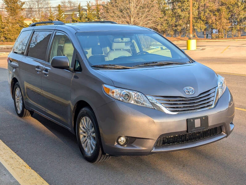 2017 Toyota Sienna XLE 8-Passenger