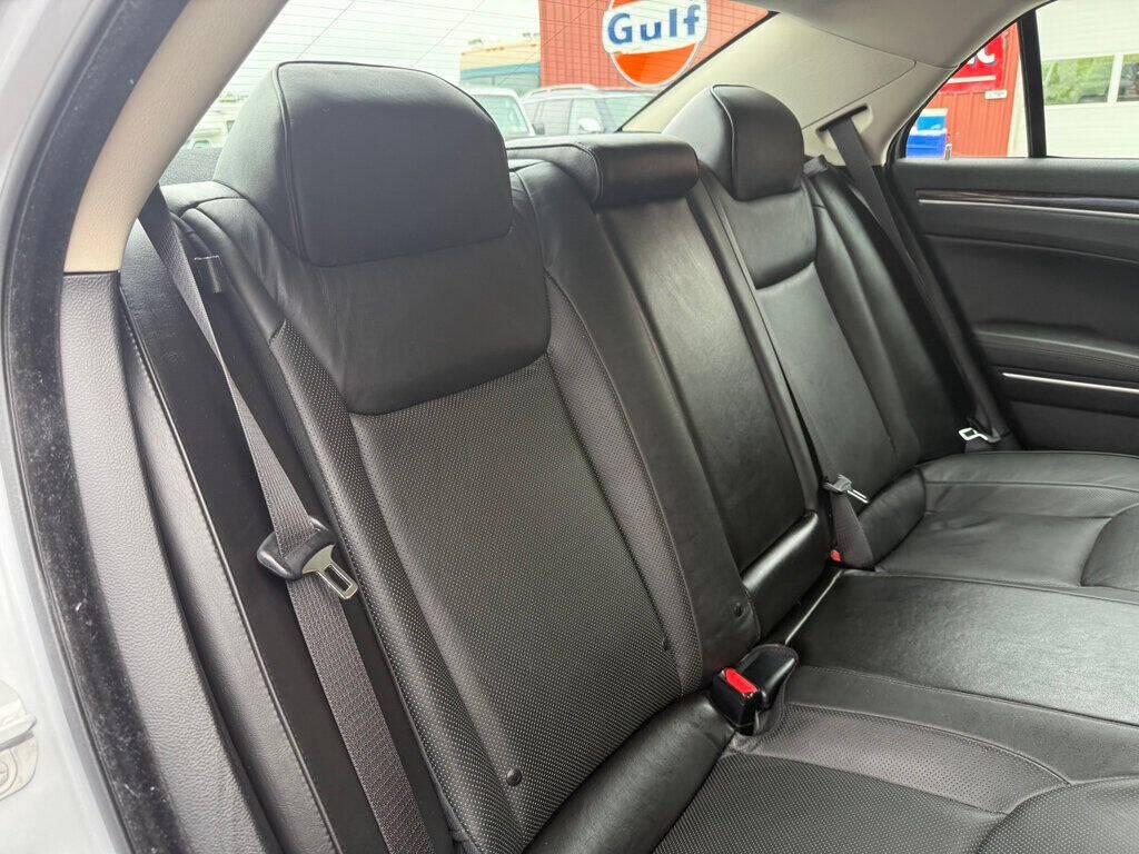 2019 Chrysler 300 39